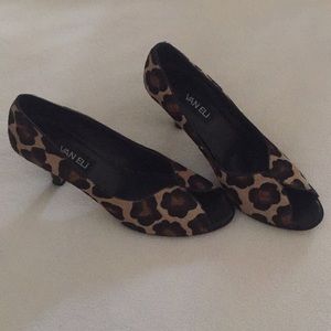 VAN ELi Cheetah Print Heels (Size 10)